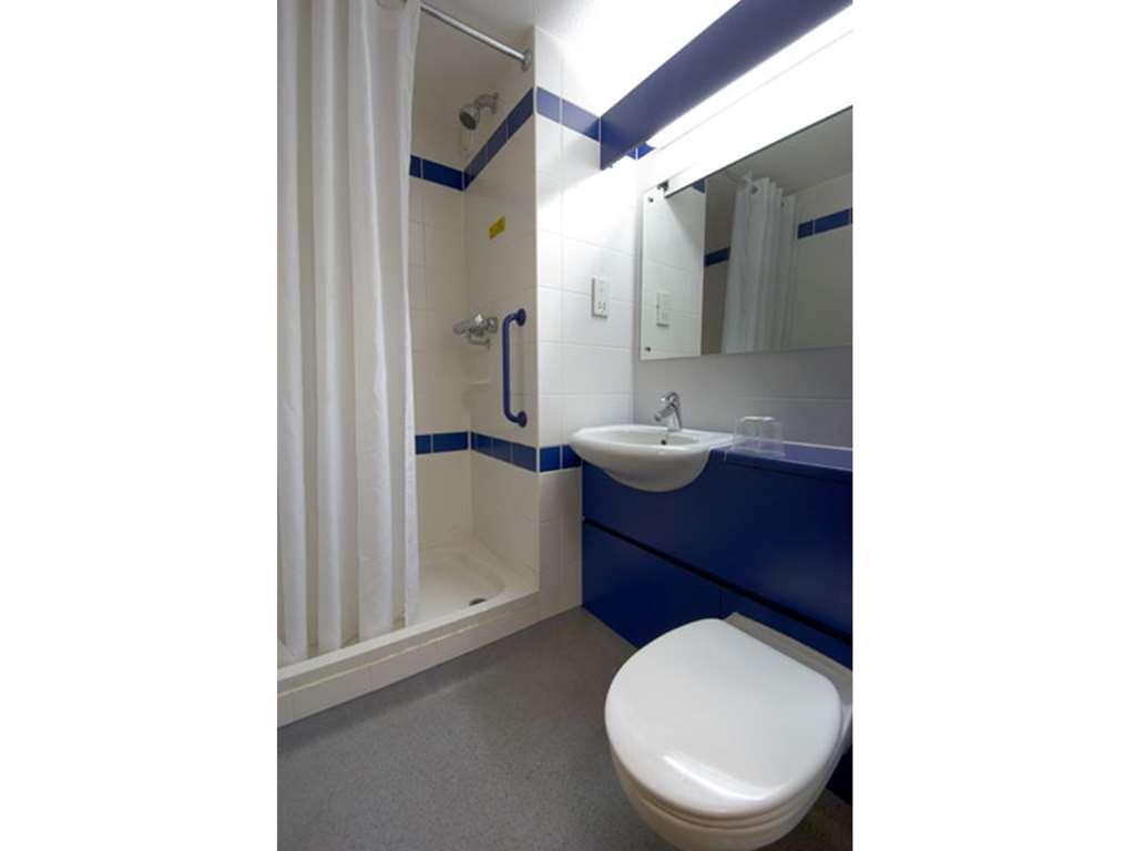 Travelodge Birmingham Oldbury Олдбери Экстерьер фото