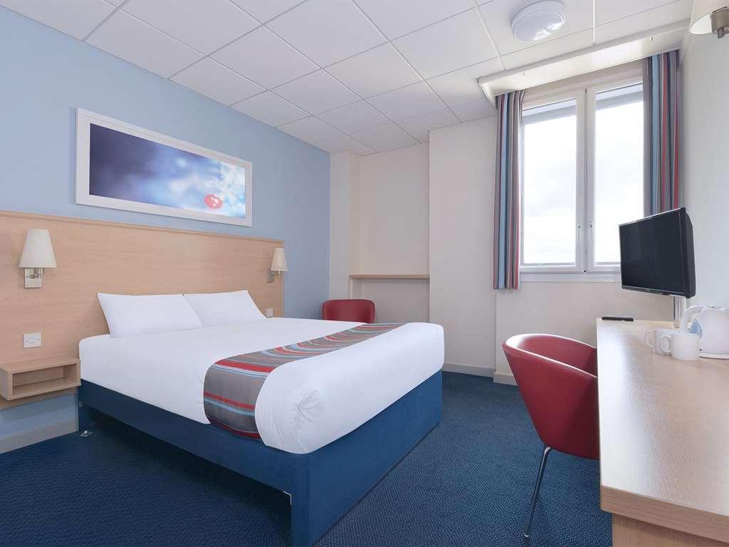 Travelodge Birmingham Oldbury Олдбери Номер фото