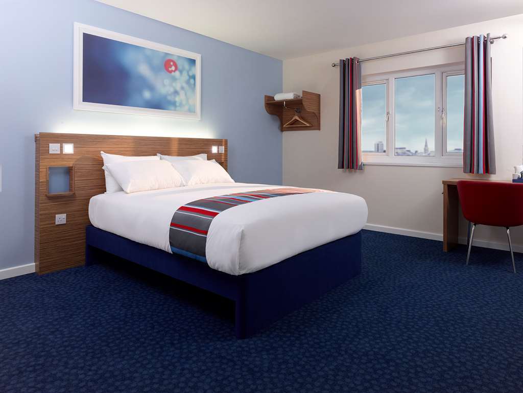 Travelodge Birmingham Oldbury Олдбери Номер фото