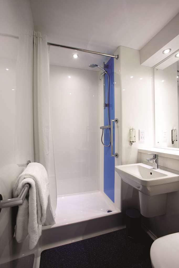 Travelodge Birmingham Oldbury Олдбери Номер фото