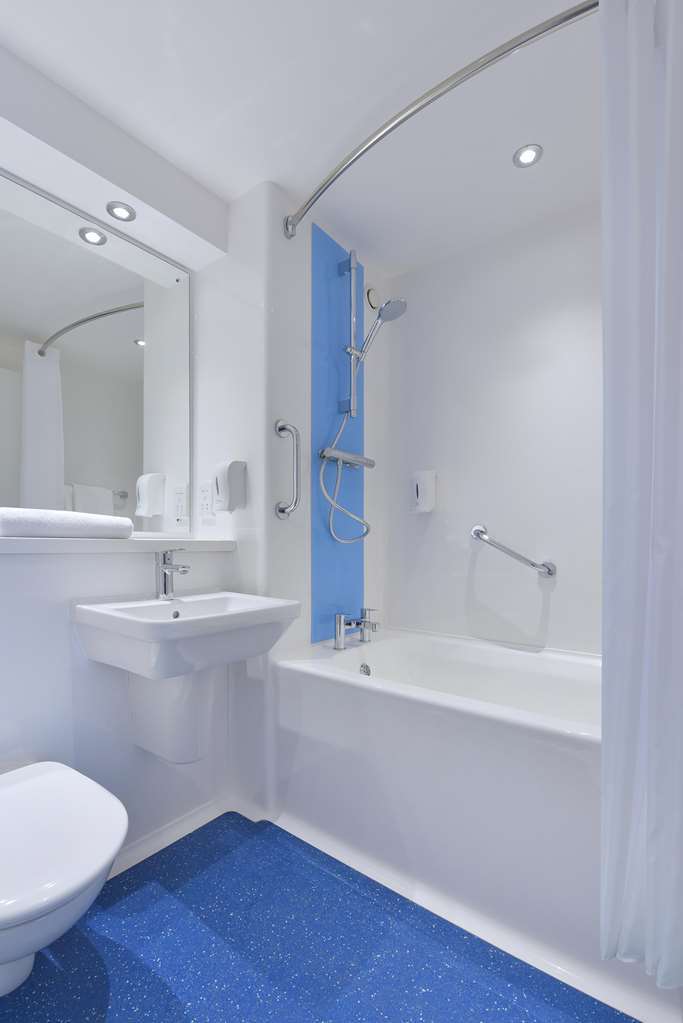 Travelodge Birmingham Oldbury Олдбери Номер фото